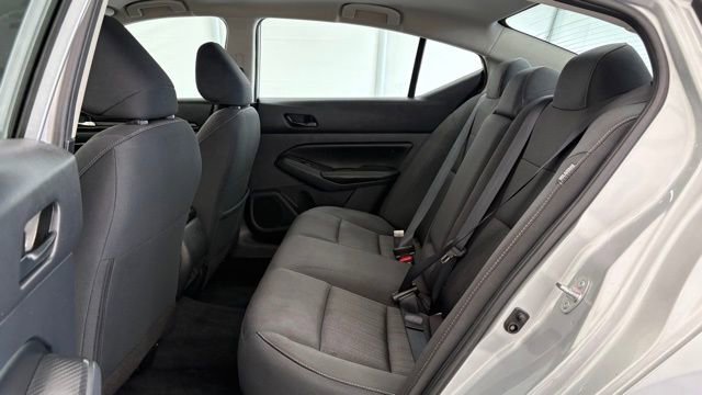 Used 2025 Nissan Altima 2.5 SV FWD image 15