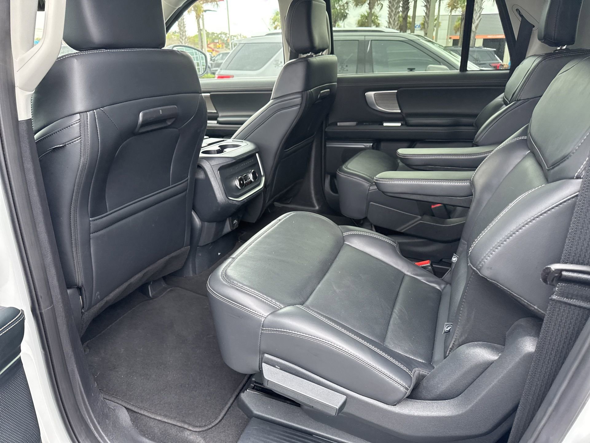 Used 2025 Ford Expedition Max Platinum image 11