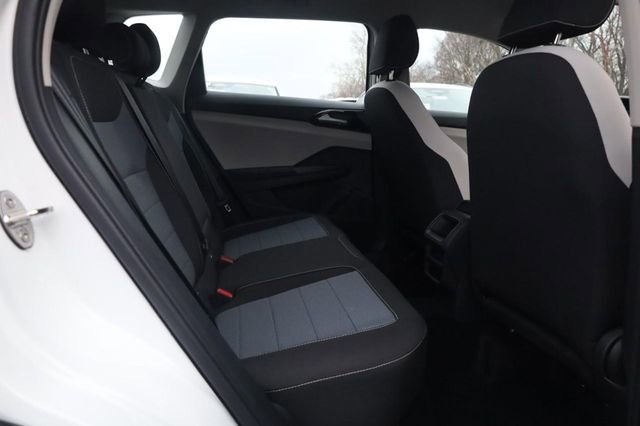 New 2026 Volkswagen Taos S image 19