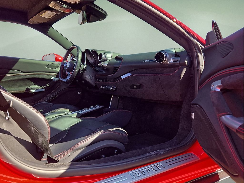 Used 2020 Ferrari F8 Tributo image 31