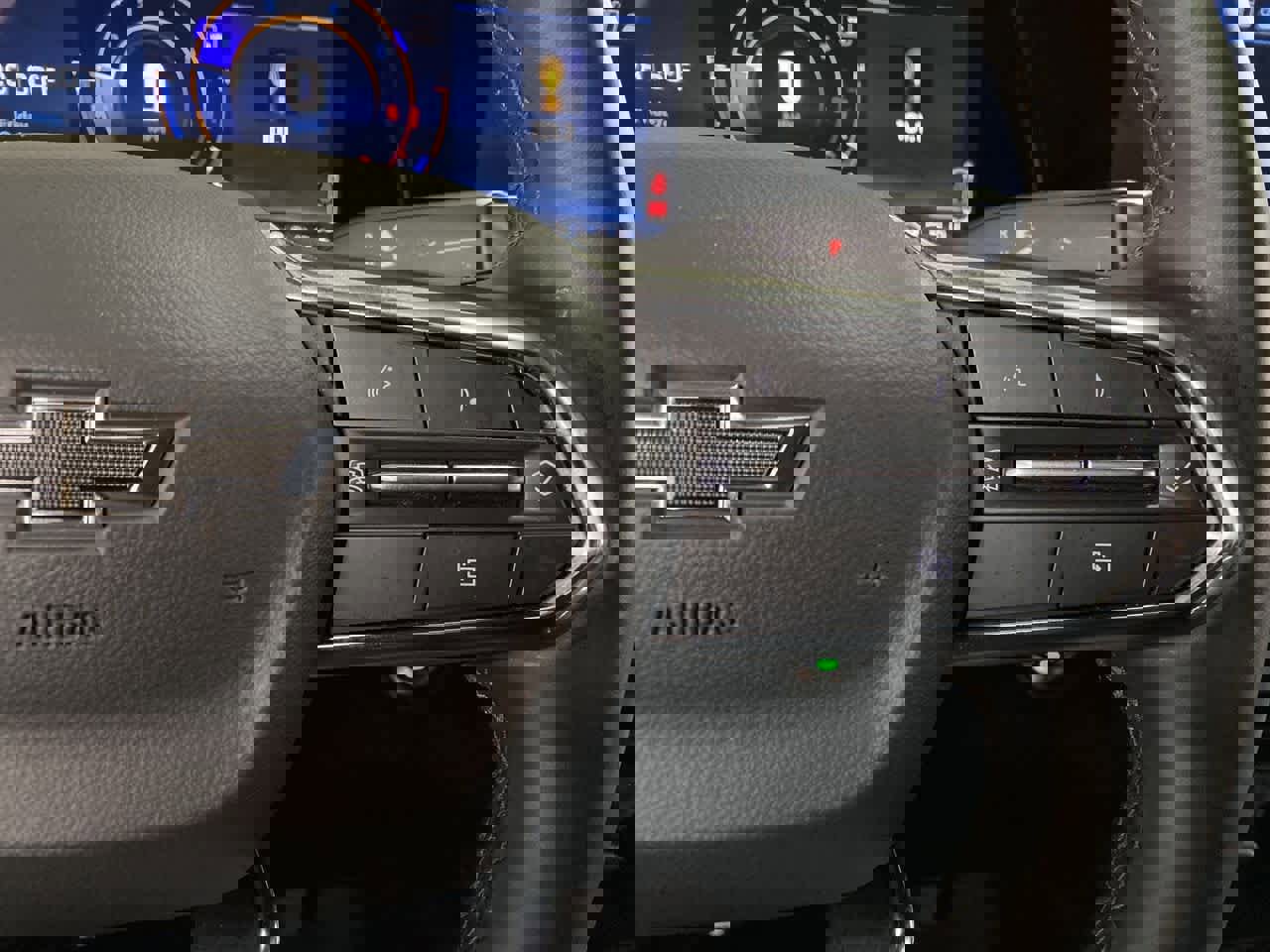 Used 2025 Chevrolet Suburban Z71 image 22