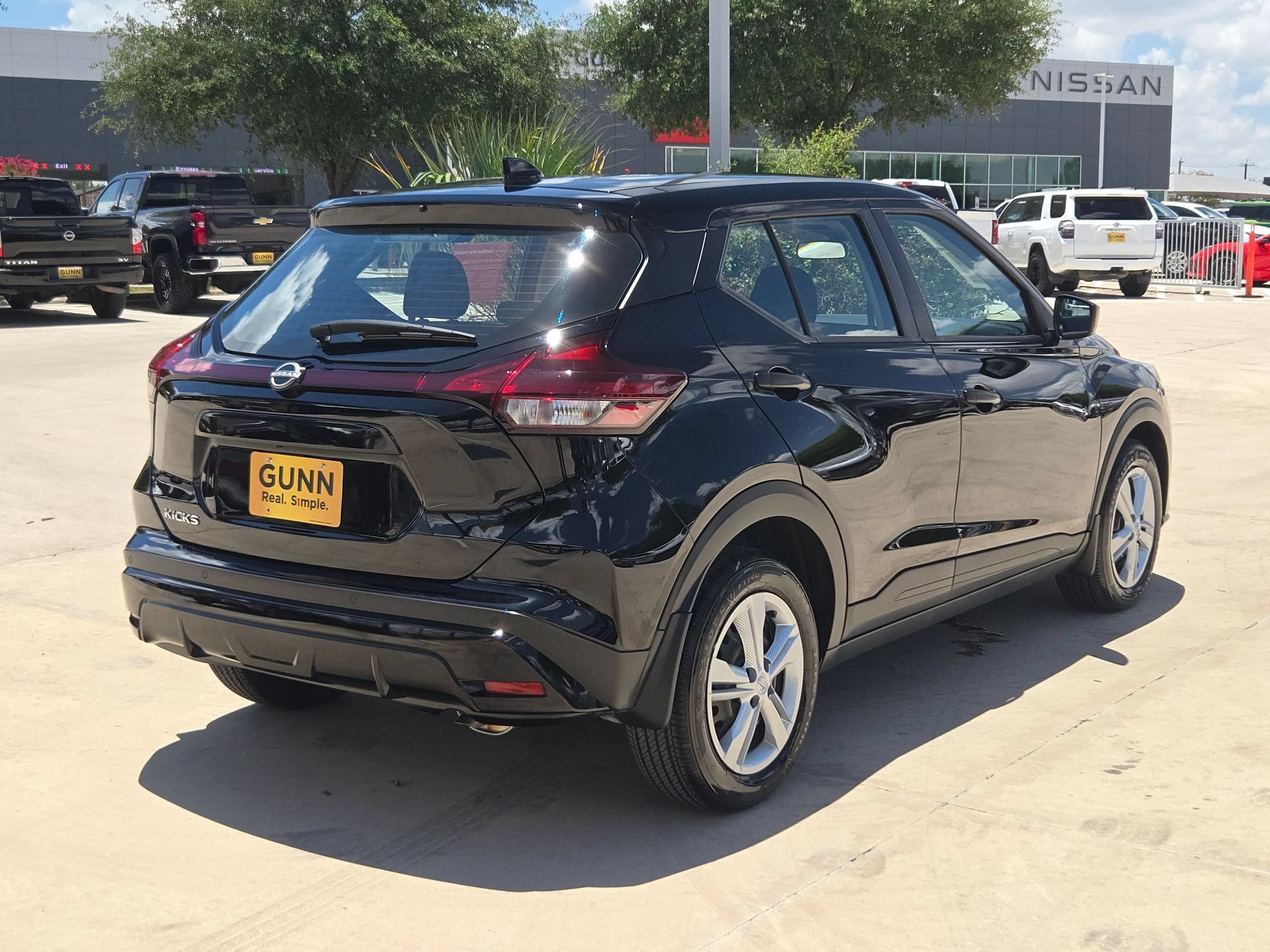 Used 2025 Nissan Kicks Play S FWD image 3