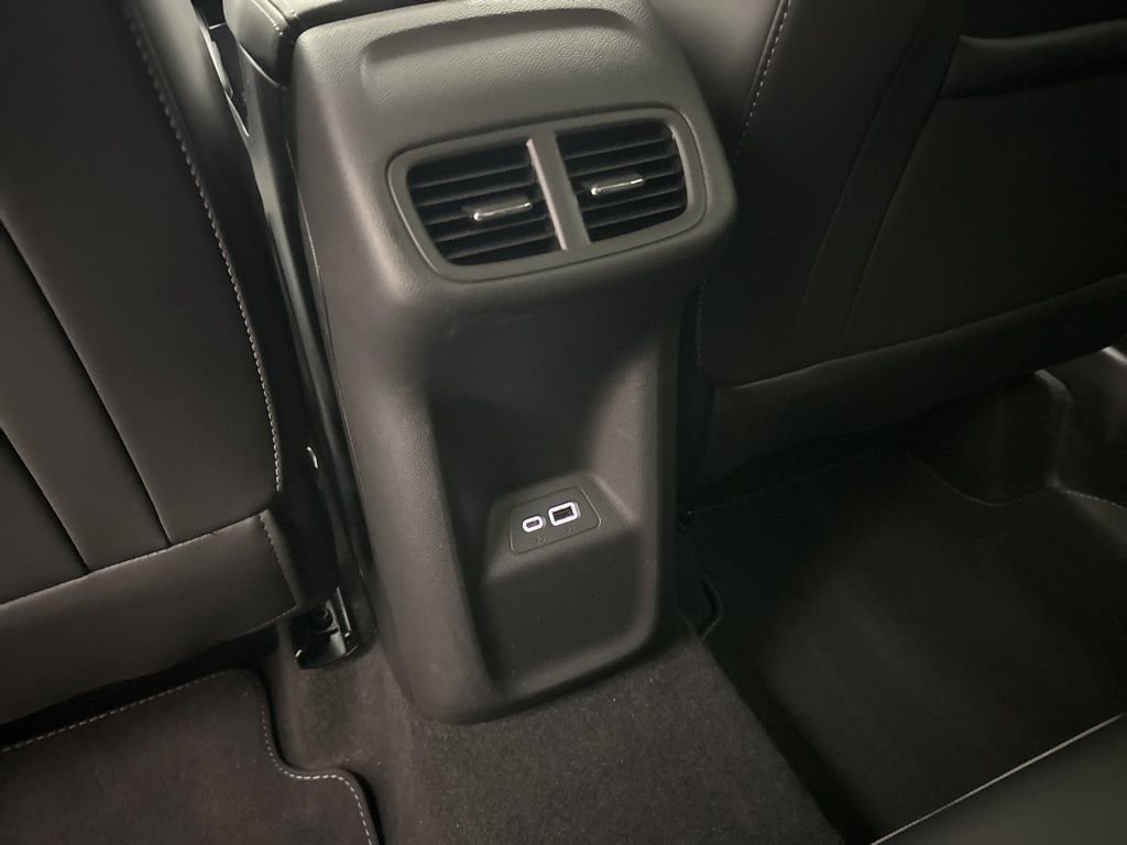 Used 2023 Buick Envision Essence image 40