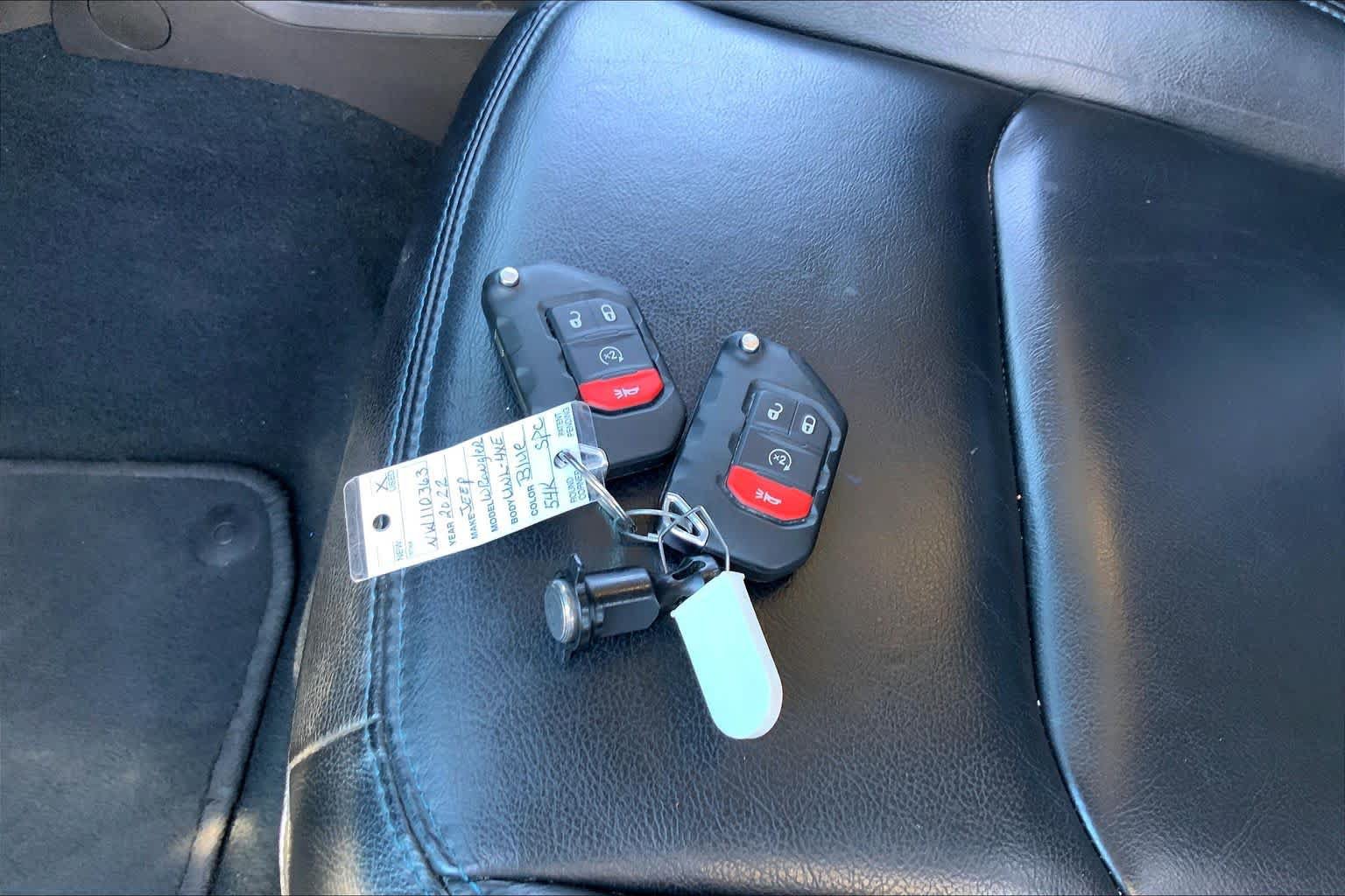 Used 2022 Jeep Wrangler Unlimited Rubicon 4xe AWD/4WD image 15