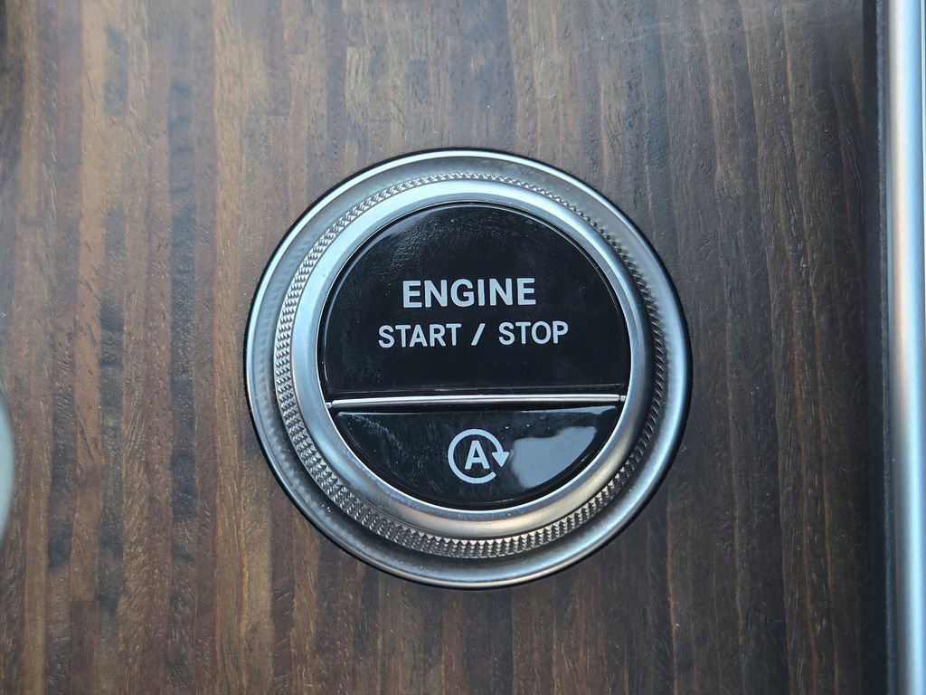 Used 2025 Mercedes-Benz C 300 4MATIC Sedan image 26