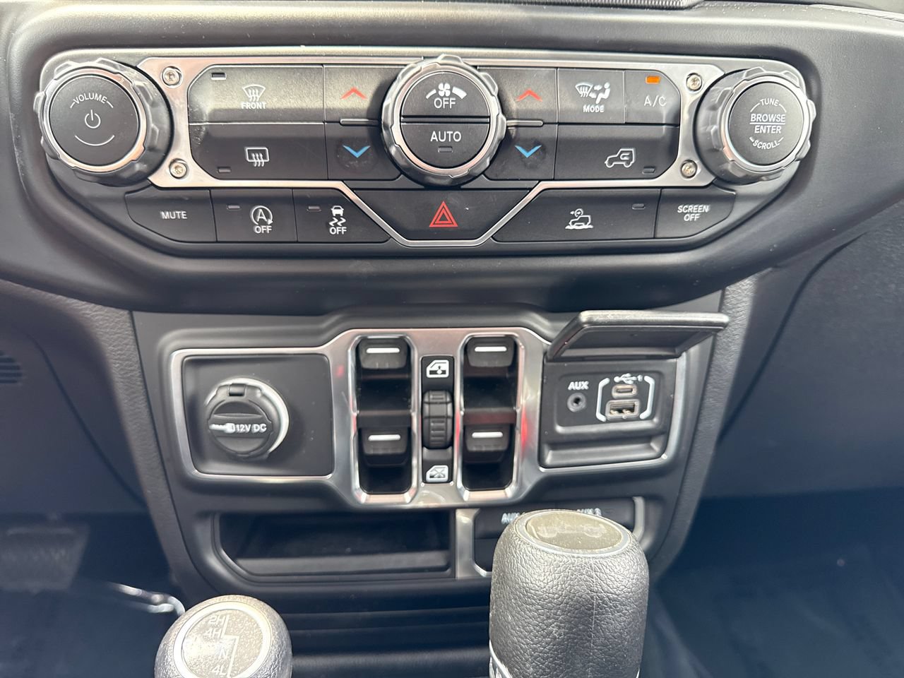Used 2022 Jeep Wrangler Unlimited Sahara AWD/4WD image 20