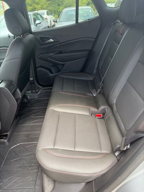 Used 2025 Chevrolet Trax RS w/ Sunroof Package FWD image 10