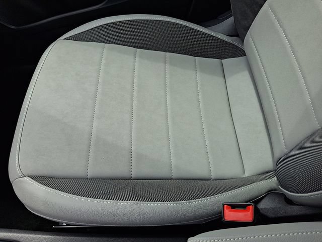 Certified 2023 Volkswagen Taos SE w/ Panoramic Sunroof Package AWD/4WD image 26
