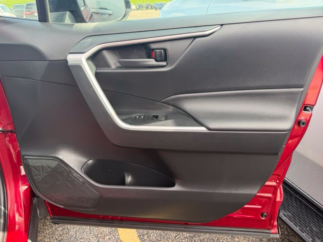 Used 2021 Toyota RAV4 LE FWD image 22