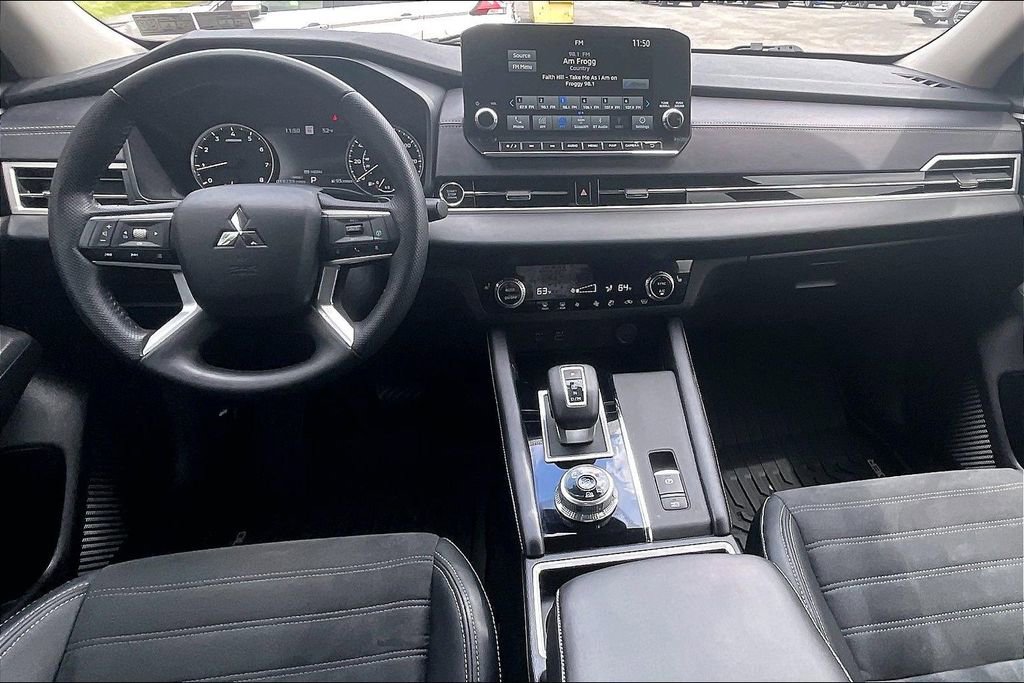 Used 2023 Mitsubishi Outlander SE AWD/4WD image 14