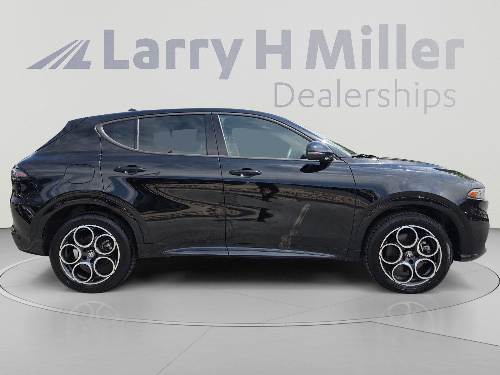 Used 2025 Alfa Romeo Tonale AWD/4WD image 6