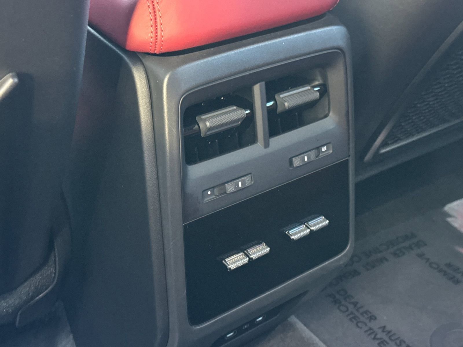 Certified 2025 Porsche Macan Electric image 15