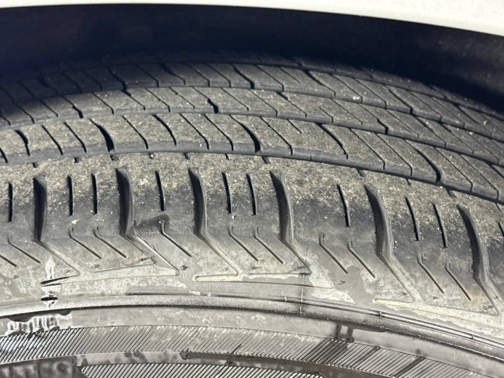 Certified 2024 Chrysler Pacifica Touring-L FWD image 13