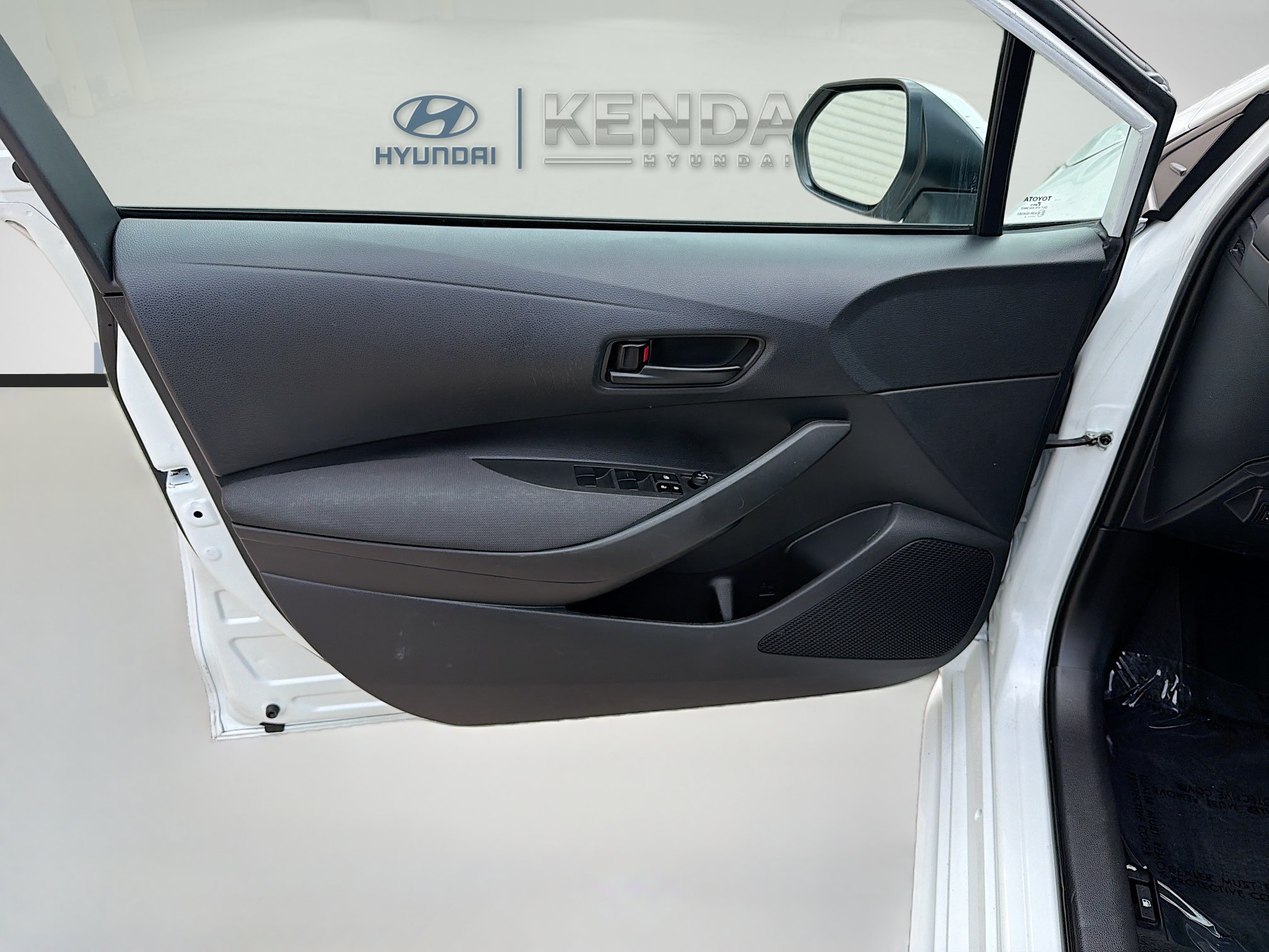Used 2022 Toyota Corolla LE FWD image 17