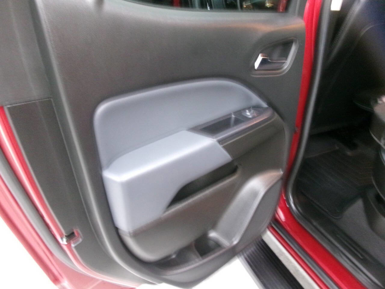 Used 2020 Chevrolet Colorado Z71 AWD/4WD image 29