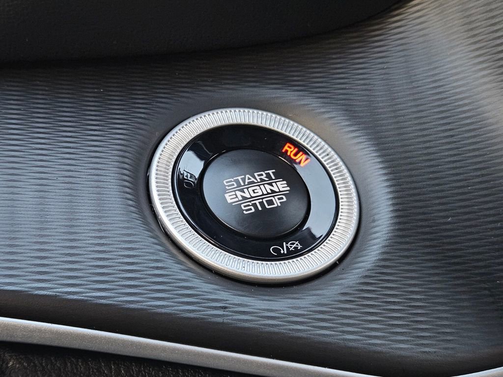 New 2025 Jeep Grand Cherokee Altitude image 23