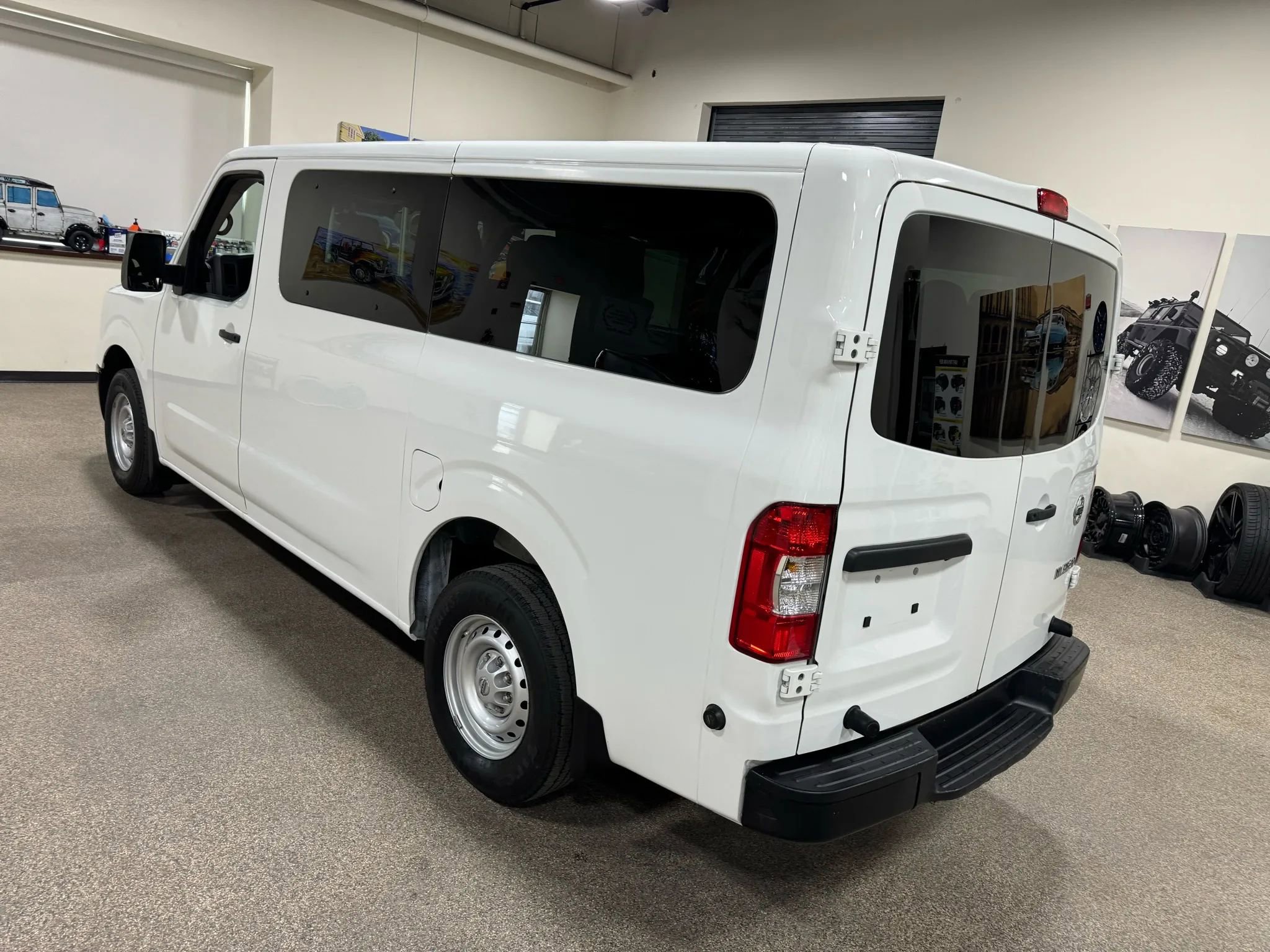 Used 2018 Nissan NV 3500 S image 17