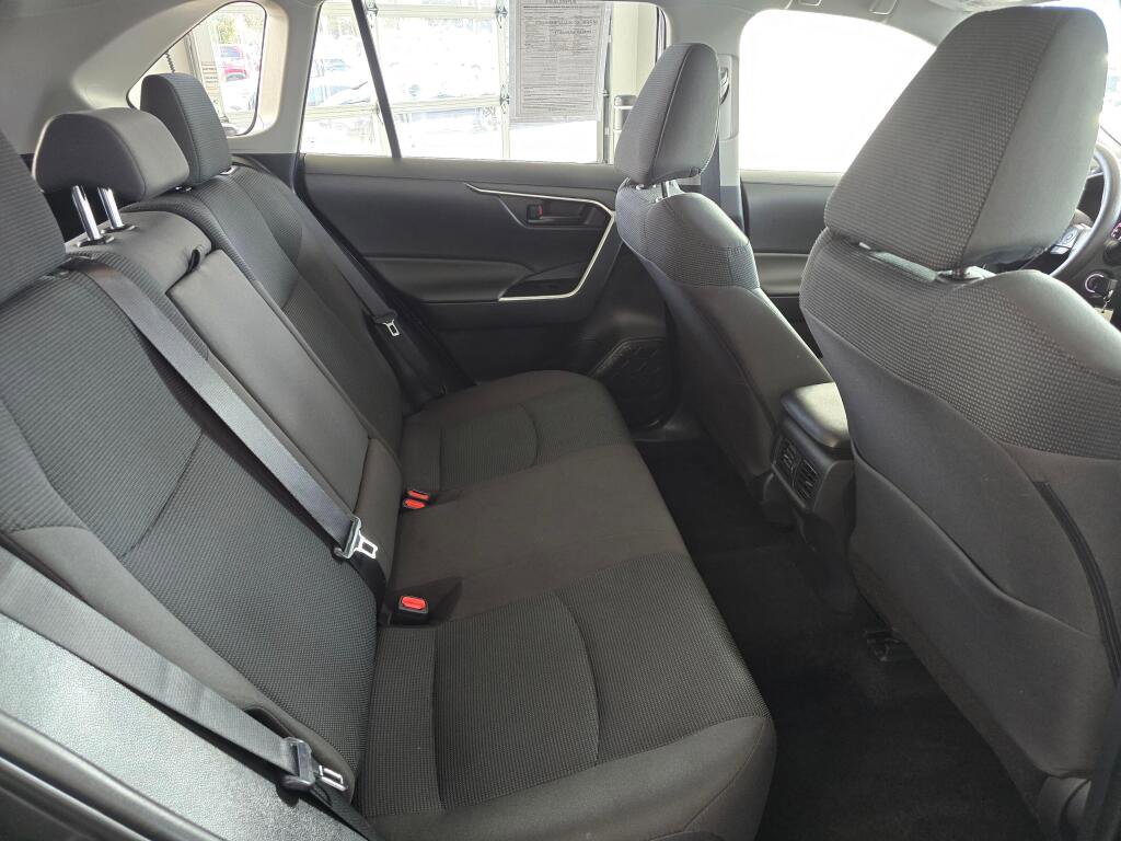 Used 2025 Toyota RAV4 LE image 39