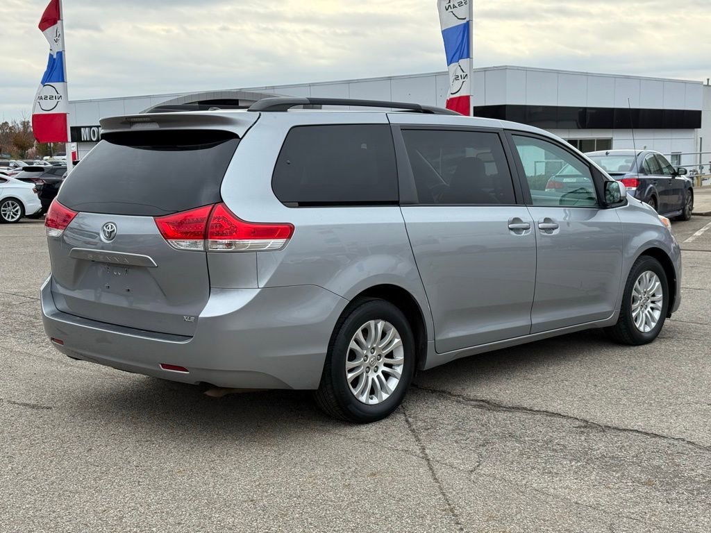 Used 2013 Toyota Sienna XLE image 5