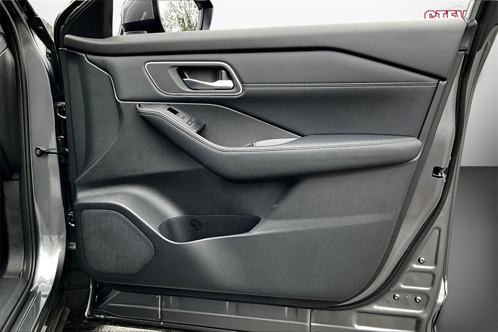 New 2026 Nissan Rogue Platinum image 32
