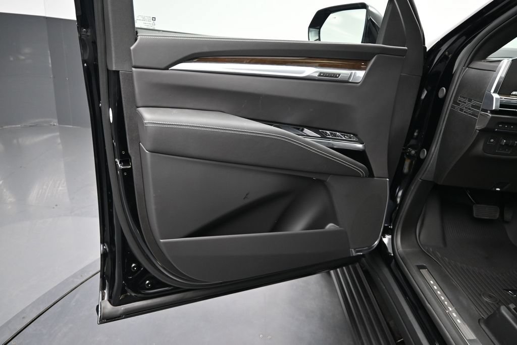 New 2026 Cadillac Escalade Platinum Sport w/ LPO, ONYX Package AWD/4WD image 9