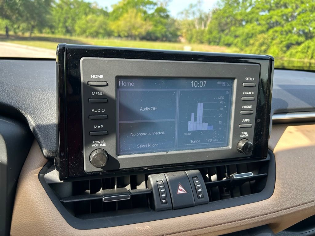 Used 2019 Toyota RAV4 XLE Premium image 24