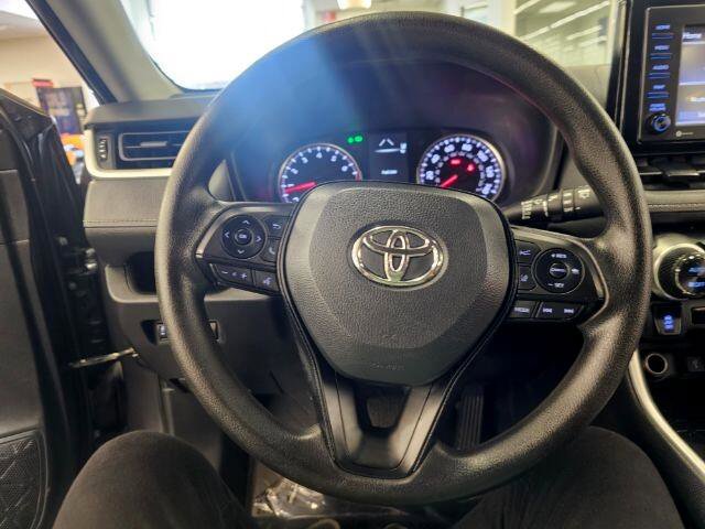 Used 2022 Toyota RAV4 XLE image 10