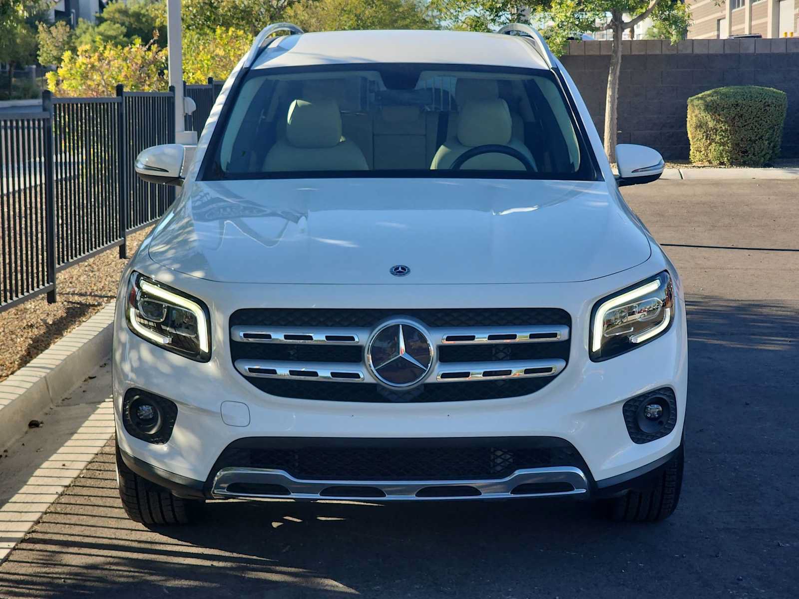 Used 2020 Mercedes-Benz GLB 250 image 3