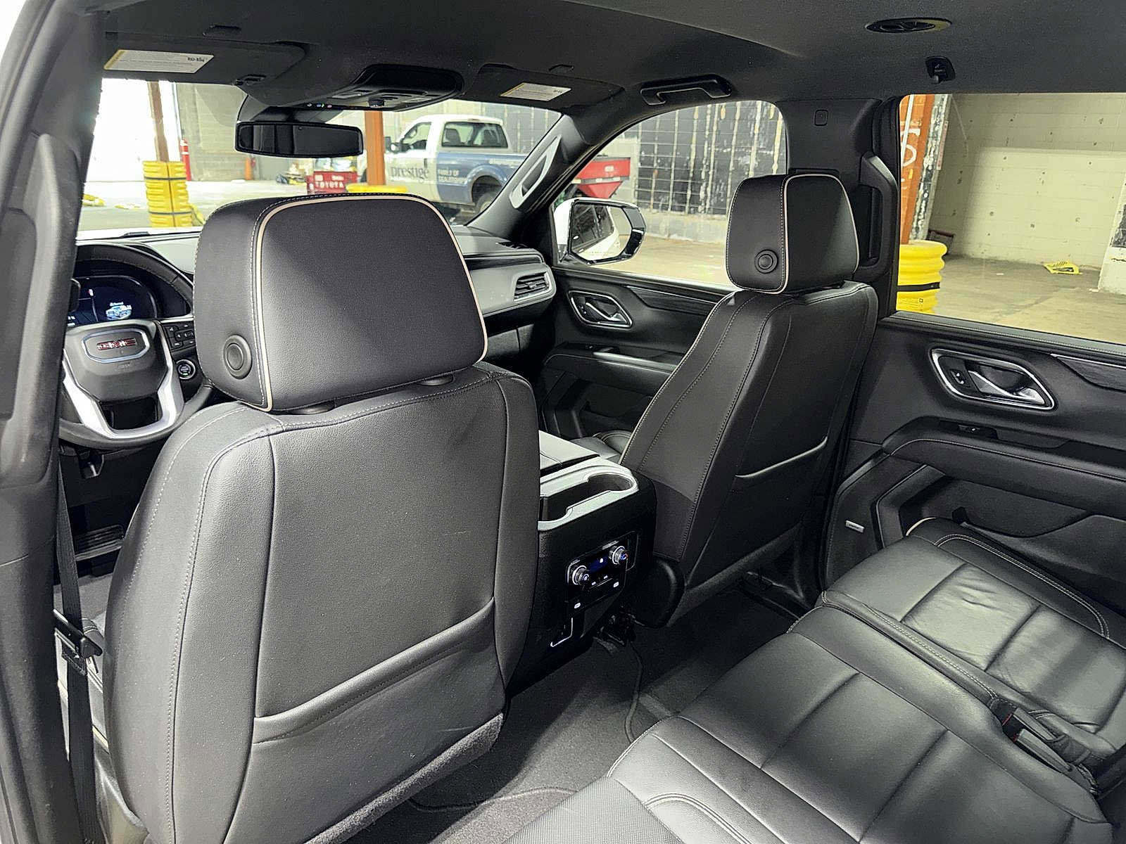 Used 2024 GMC Yukon SLT image 27