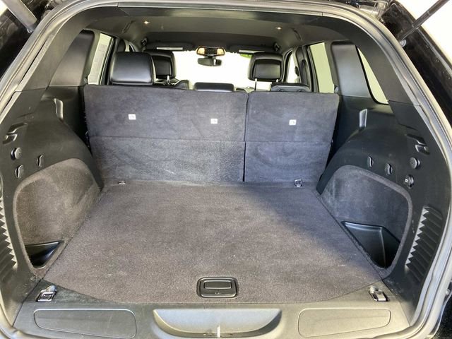 Used 2018 Jeep Grand Cherokee Altitude AWD/4WD image 8