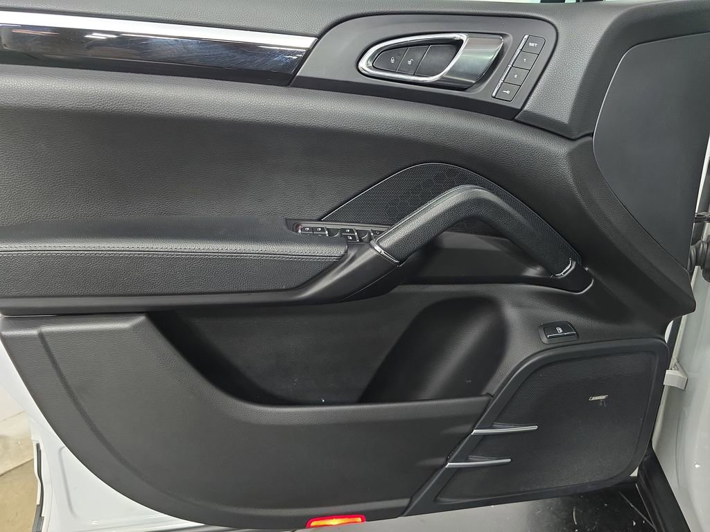 Used 2017 Porsche Cayenne S Platinum AWD/4WD image 22