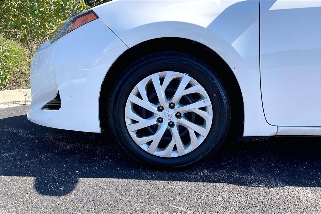 Used 2018 Toyota Corolla LE FWD image 9