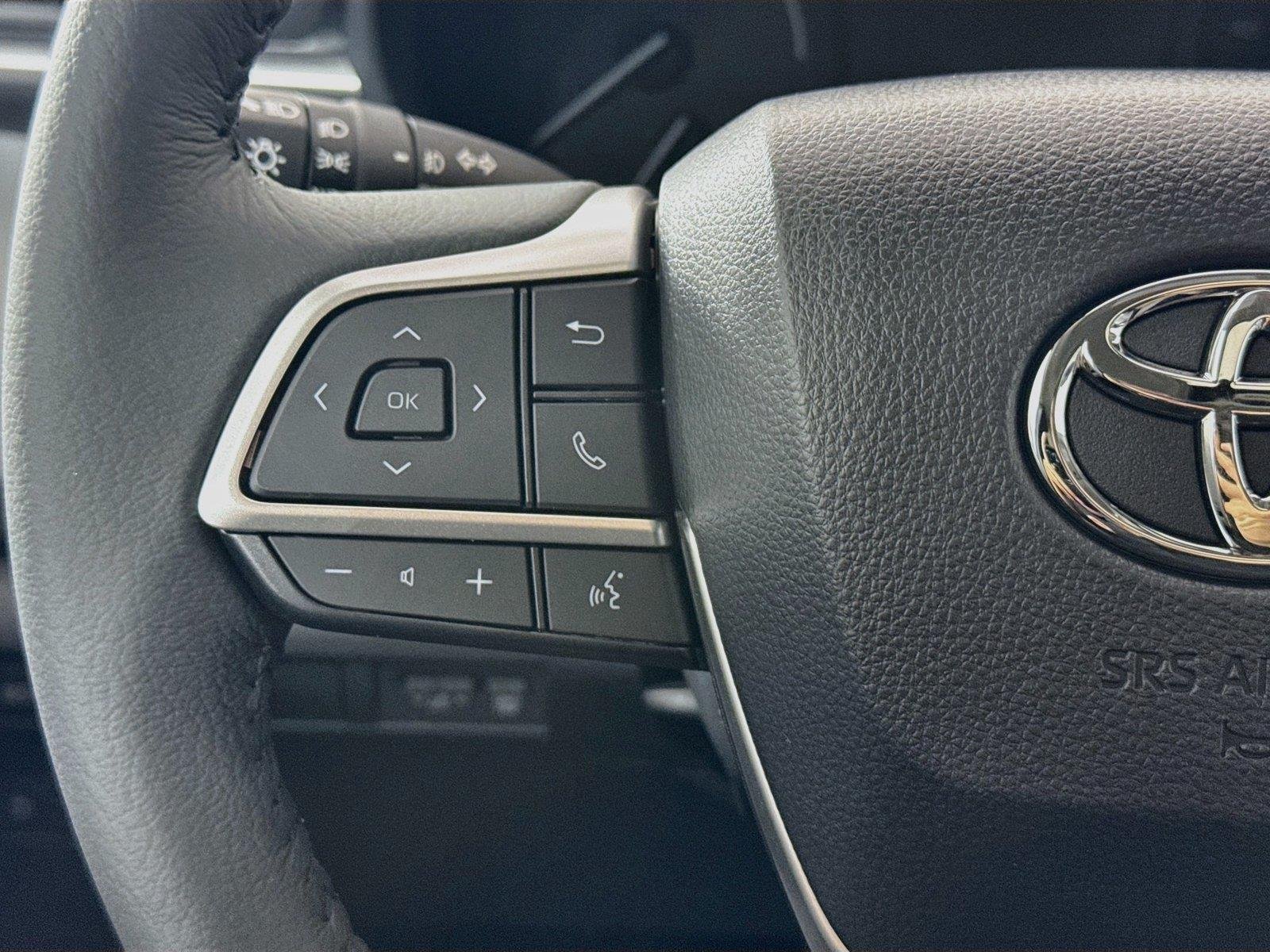 New 2026 Toyota Sienna XLE FWD image 18