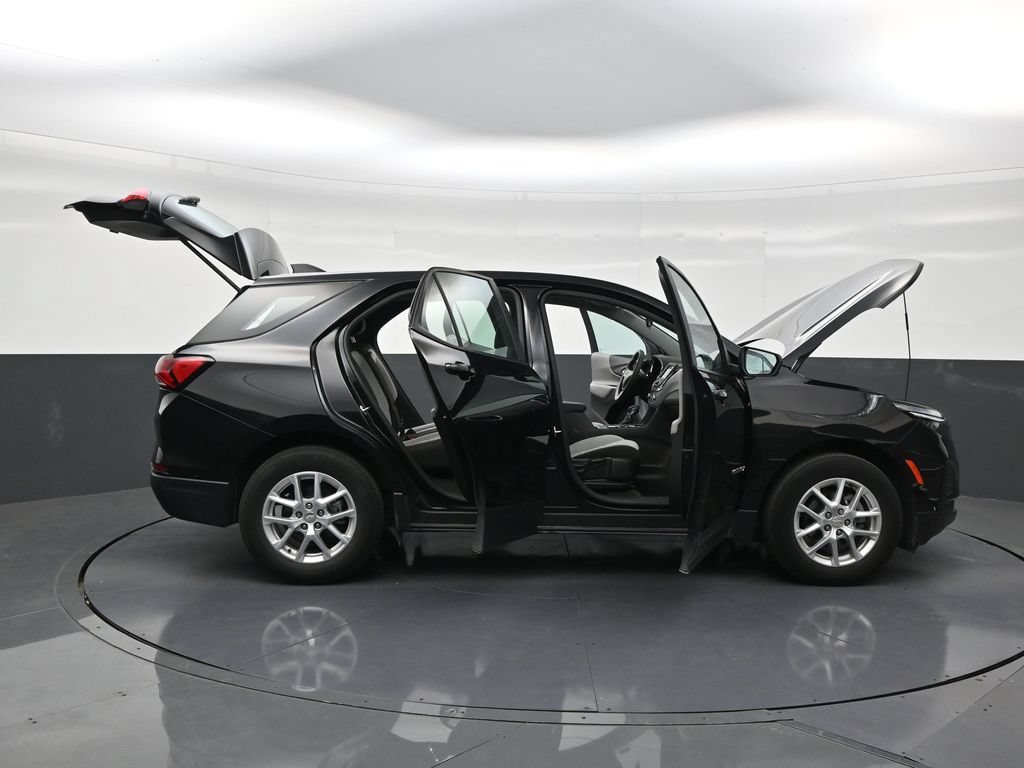 Used 2024 Chevrolet Equinox LS FWD image 28