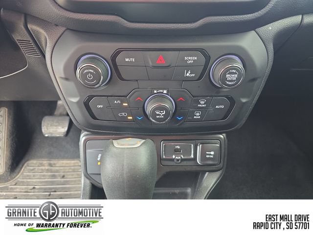 Used 2023 Jeep Renegade Latitude AWD/4WD image 19