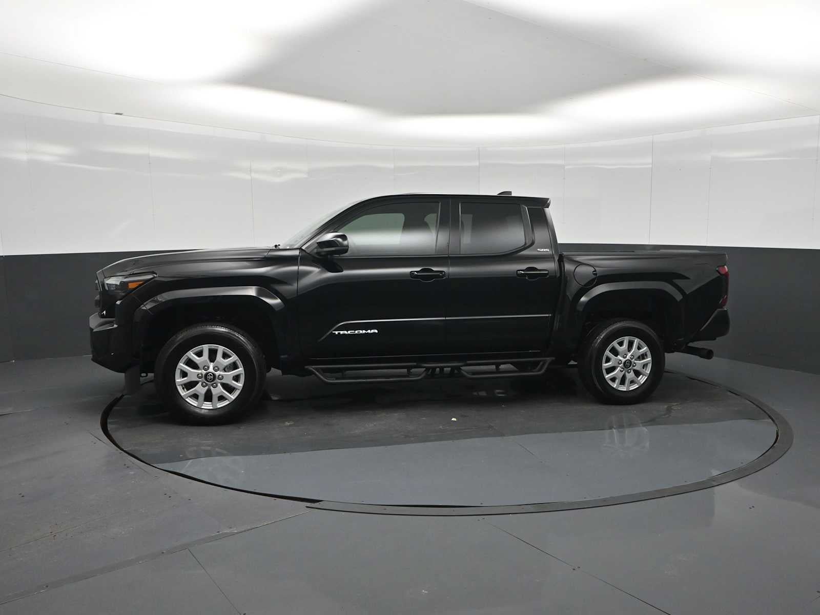 Used 2025 Toyota Tacoma SR5 RWD image 4