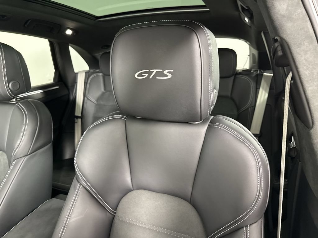 Certified 2025 Porsche Macan GTS AWD/4WD image 40