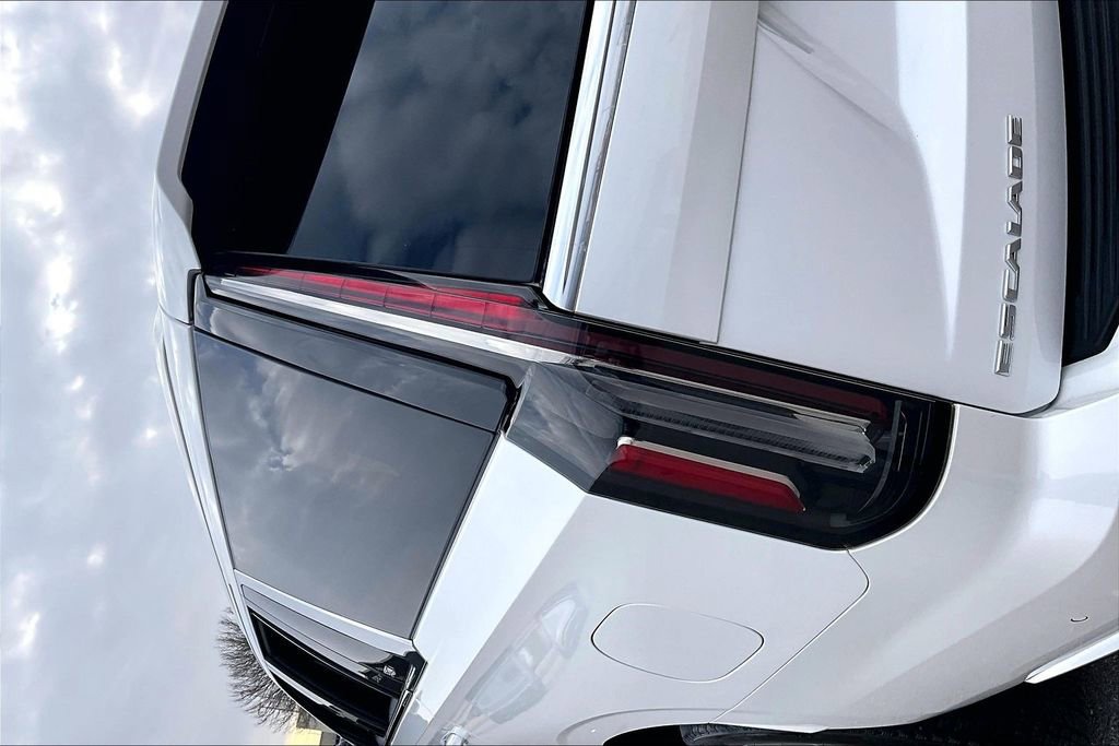 Used 2024 Cadillac Escalade ESV Premium Luxury image 31