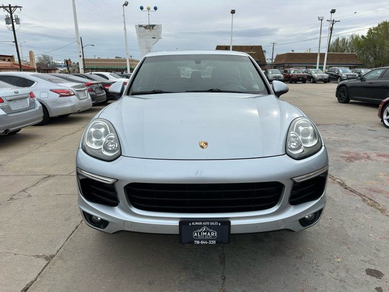 Used 2017 Porsche Cayenne AWD/4WD image 2