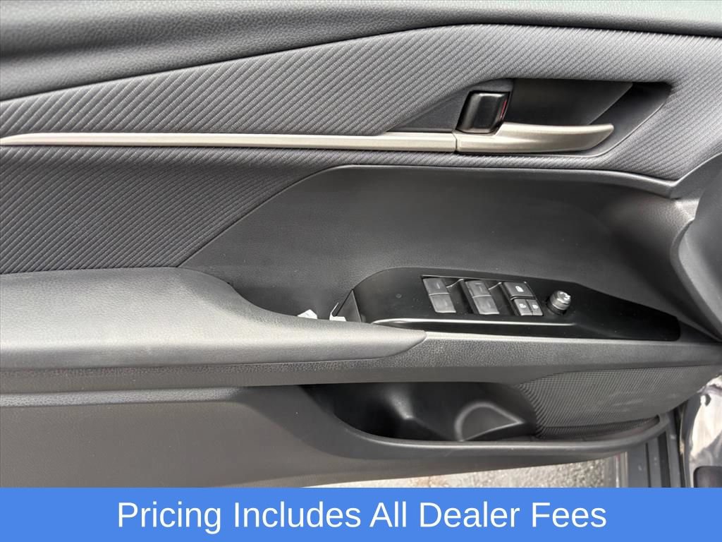 Used 2025 Toyota Camry SE w/ Convenience Package AWD/4WD image 23
