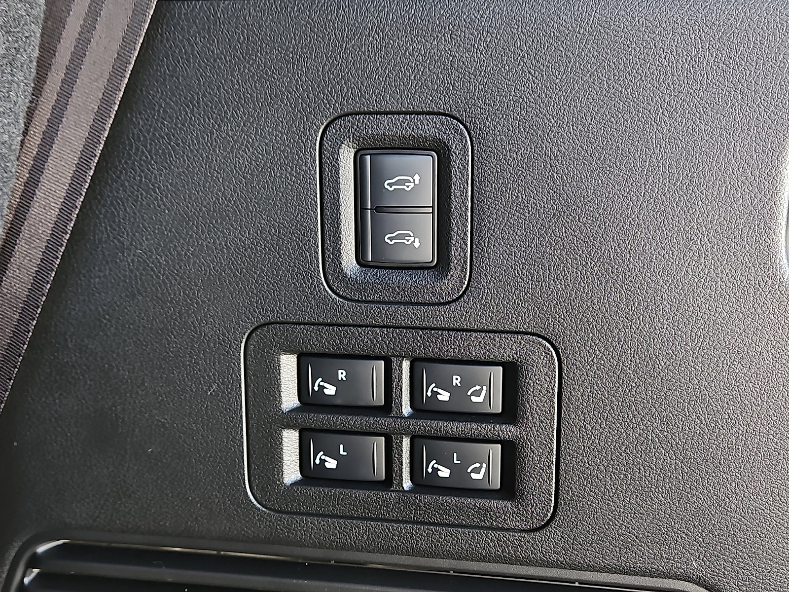 Used 2025 Nissan Armada PRO-4X image 8