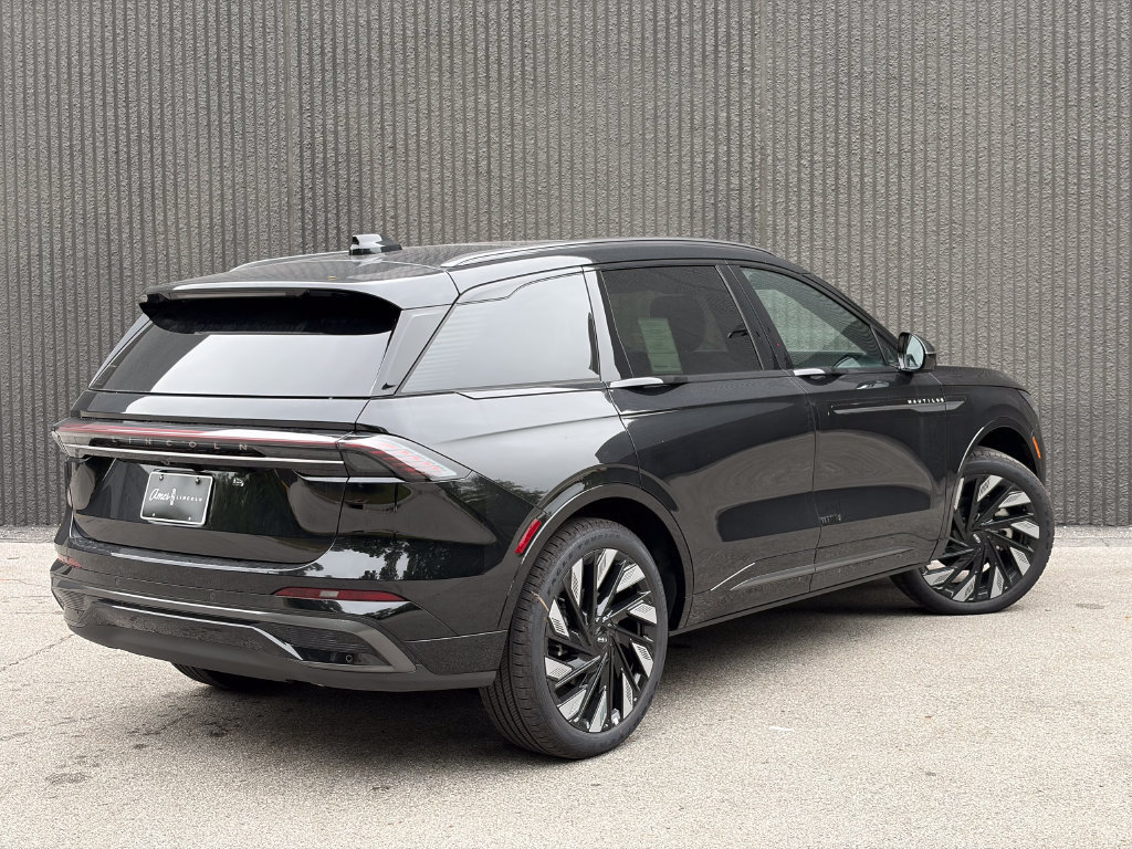 New 2026 Lincoln Nautilus Reserve w/ Jet Appearance Package AWD/4WD image 7