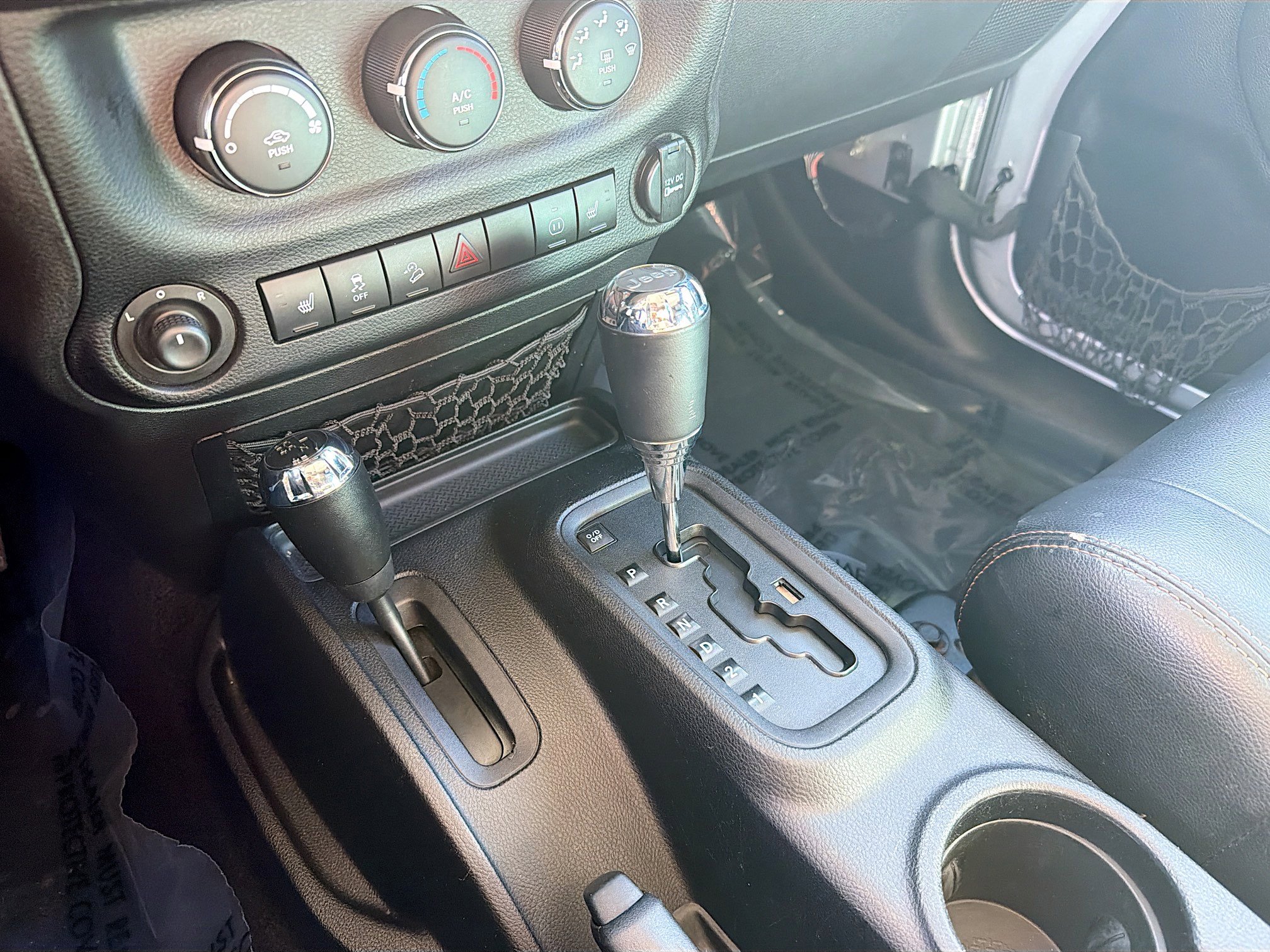 Used 2011 Jeep Wrangler 70th Anniversary w/ Connectivity Group image 11