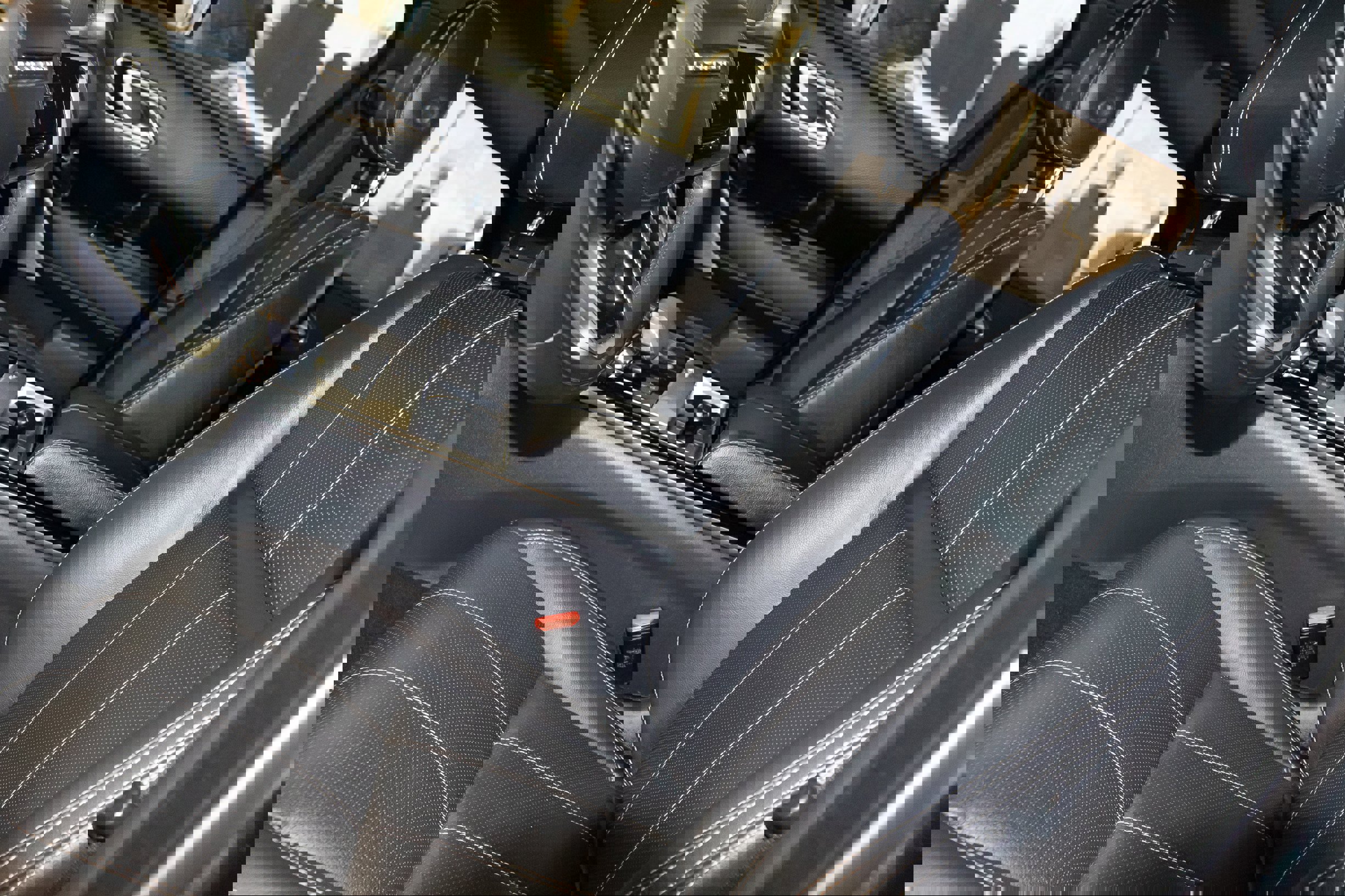 Used 2021 Land Rover Range Rover Velar R-Dynamic S image 10