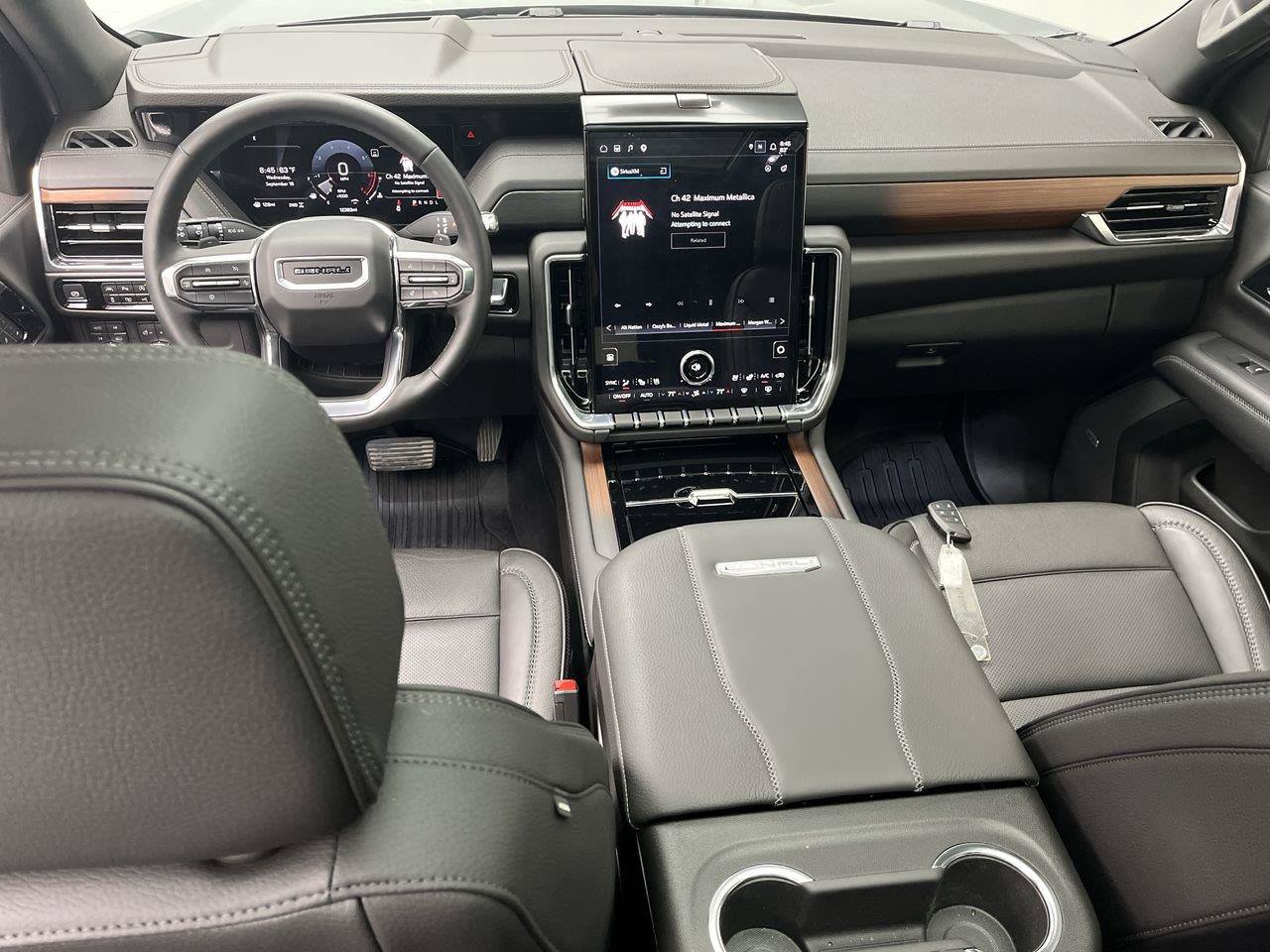 Certified 2025 GMC Yukon Denali w/ Sun & Power Step Package AWD/4WD image 4