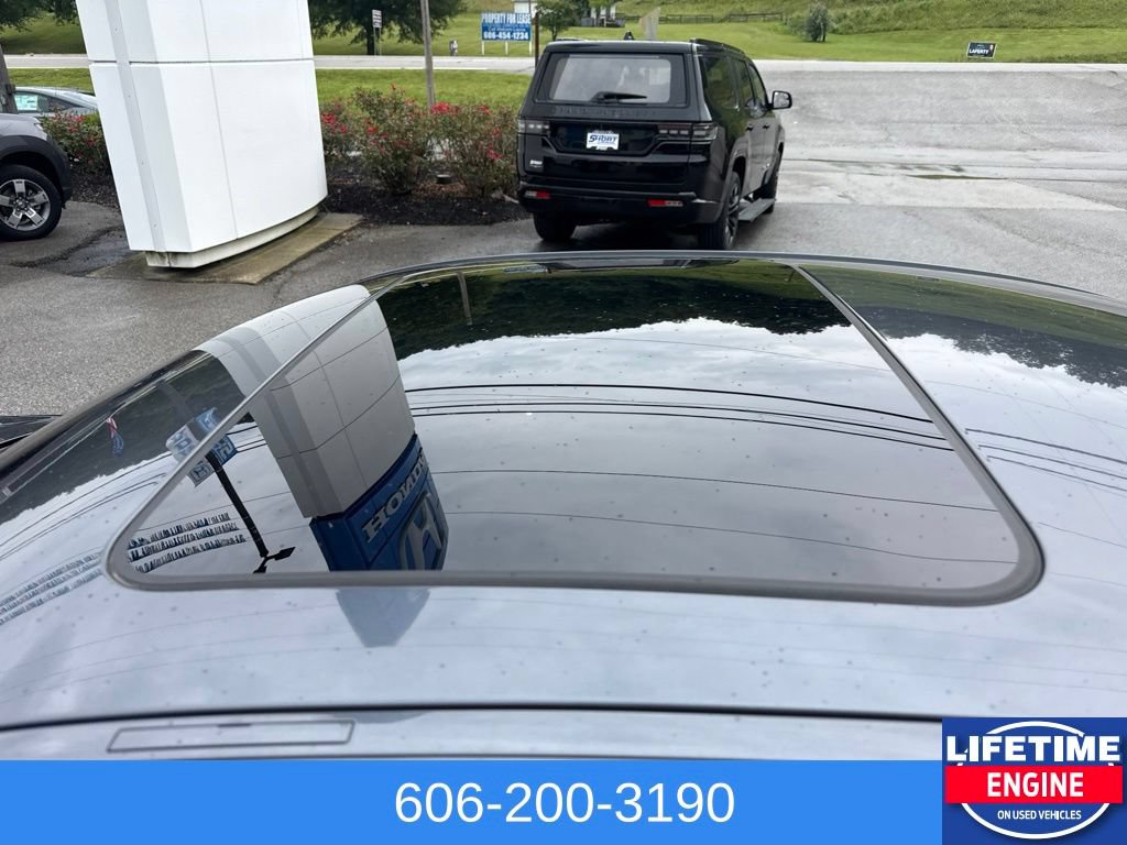 Used 2020 BMW 330i xDrive Sedan w/ Convenience Package AWD/4WD image 17
