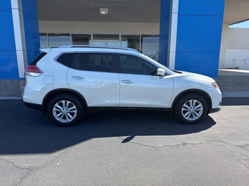 Used 2015 Nissan Rogue SV w/ SV Premium Package image 2