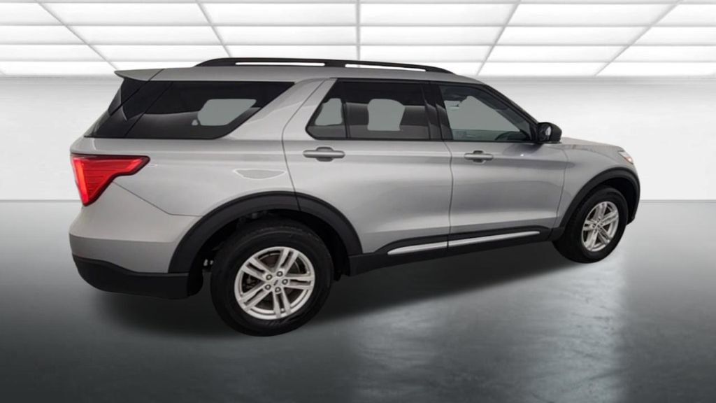 Used 2023 Ford Explorer XLT AWD/4WD image 8