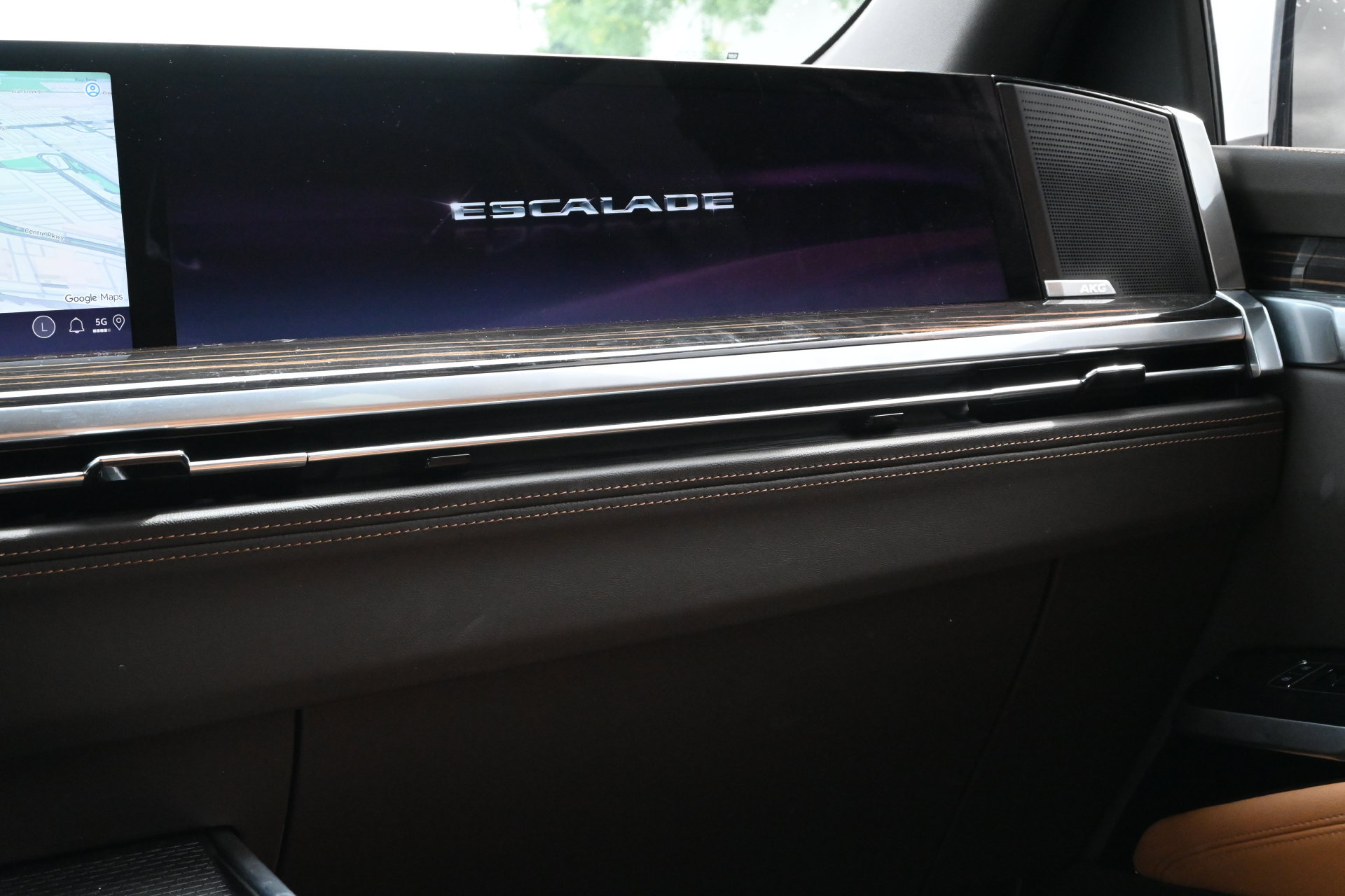Used 2025 Cadillac Escalade ESV Premium Luxury w/ Touring Package AWD/4WD image 8