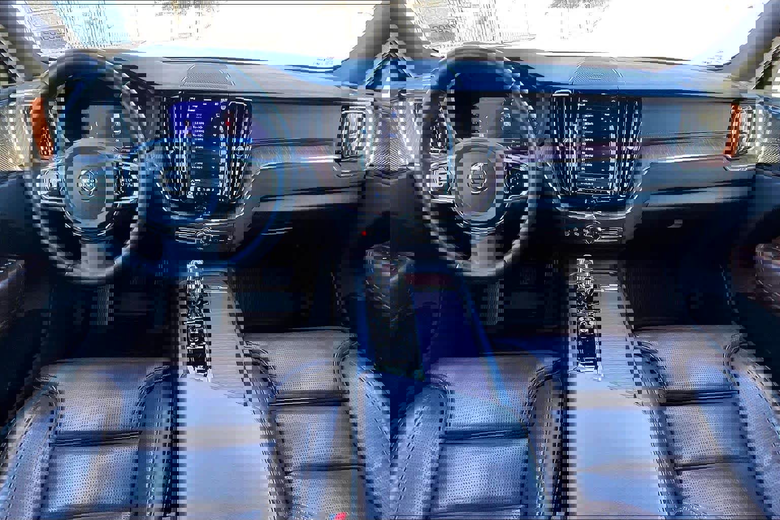 Used 2023 Volvo XC60 B5 Ultimate image 18